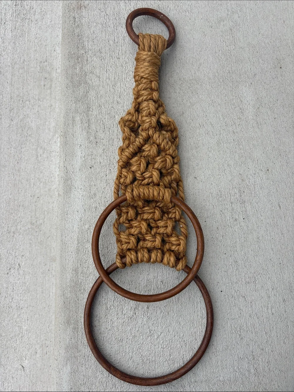 VTG jute Macramé towel Holder with wooden rings
